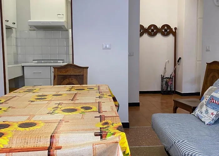 A Due Passi Dal Mare! 레반토